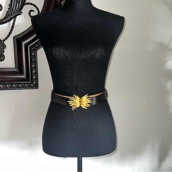 Vintage Women’s Gold Tone Leaves Buckle with Genuine Dark Brown Snake Skin Belt main image 12